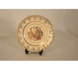 πιάτο σχεδασμενό και επίχρυσο